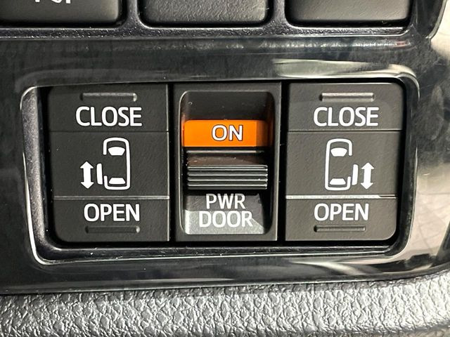 トヨタ ヴォクシー 1.8 ハイブリッド ZS の中古車詳細 (100,760km