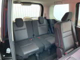 とても役に立つ広々3列目シート。普段は畳んでおいて荷物スペースにしても良いですね!