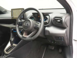 運転席の様子です。見通しの良いすっきりとした内装で運転しやすい空間となっております!