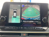 【全方位モニター】リバースに入れた際、車両全体を見渡している映像に切り替わります。また、見通しが悪い場所で便利な前方ワイド映像やすれ違いに便利な助手席側ワイド映像など切り替えが出来ますよ♪