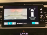 バックでの車庫入れも安心です! リアカメラが付いているバックモニター付のナビディスプレーを装備しております。バンパーについているソナーや、操作線もついており距離感も画面から確認できます。