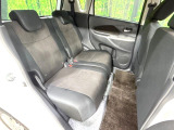 後部座席も気になるようなキズ・汚れやへたり等、大きなダメージはなく、良好な状態です。