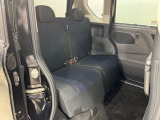 後部座席も気になるようなキズ・汚れやへたり等、大きなダメージはなく、良好な状態です。