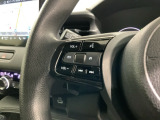 ステアリングにオーディオ操作スイッチが付いています。オーディオ画面に直接タッチしなくても操作が出来ますので、運転に集中できます。