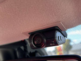 最近では付いてる車も多くなってきました。中古車ではまだまだ付いていればラッキーなドライブレコーダーです♪