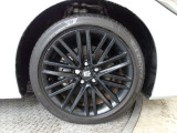 純正18インチアルミ!タイヤサイズは225/45R18です!