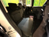 後部座席も気になるようなキズ・汚れやへたり等、大きなダメージはなく、良好な状態です。