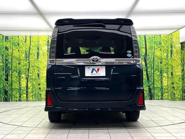 トヨタ ヴォクシー 2.0 ZS 煌 の中古車詳細 (129,715km, ブラッ