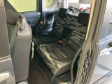 後部座席です。座り心地も足元もゆったり♪♪