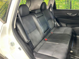 後部座席も気になるようなキズ・汚れやへたり等、大きなダメージはなく、良好な状態です。