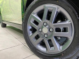 【純正15インチアルミホイール】外観にマッチした純正アルミホイールを装着しております。各種社外アルミホイールや、スタッドレスタイヤも取扱いしております。是非ご相談ください♪