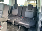 とても役に立つ広々3列目シート。普段は畳んでおいて荷物スペースにしても良いですね!