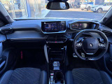 フランス車ならではのオシャレな内装がオススメです!