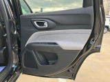 運転席ドアパネルになります。