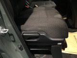 シートはフィット性も良く、楽な運転姿勢を保てます。