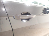 &rdquo;Keyless Access&rdquo;によって、ドアハンドルに手をかけるだけでドアロックが解除できます!