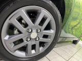 【純正15インチアルミホイール】外観にマッチした純正アルミホイールを装着しております。各種社外アルミホイールや、スタッドレスタイヤも取扱いしております。是非ご相談ください♪