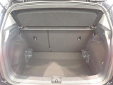 荷室は荷物を隠せるトノカバー付!充分な荷室の広さです!