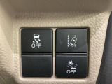 Hondaセンシング用の、VSA(ABS+TCS+横滑り抑制)解除と路外逸脱抑制機能のオンオフスイッチなどはハンドルの右側に装備しています。