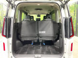 普段のお買い物や通勤、送迎等に十分な荷室スペースを確保しております。セカンドシートを倒すと、大きな荷物の積載も可能です♪