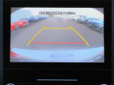 バックカメラが装備。ナビのモニターに、障害物が映し出されます。障害物や人を、確認できますので、安全に後退できます。