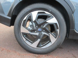 右後 アルミホイールは、カッコイイだけではなく、燃費にも影響するアイテムなんですよ!「*ホイールロックナットは展示用です」