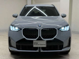 【キドニーグリル】BMWは約90年もの間、ほぼ全ての車両にひと目でBMWだと分かるこの特徴的なフロントグリルが備えられ、デザイン・アイコンとして親しまれてきました。
