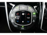 ★エアコンはオートタイプが装着済みです!オートモードにしておけば、車内温度を設定するだけで風の料や吹き出し口の切り替えを機械が行ってくれます!一年中快適な環境を作れますよ♪