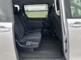後部座席もゆったりしています!落ち着いたデザインも良いですね!