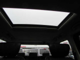 ツインサンルーフ 太陽の光を取り入れて、車内を明るく♪ドライブも楽しみ♪
