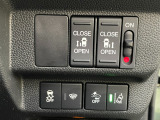 運転席右側に電動スライドドアのスイッチや衝突軽減ブレーキ【CMBS】のスイッチ等がついています。