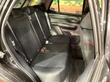後部座席も気になるようなキズ・汚れやへたり等、大きなダメージはなく、良好な状態です。