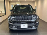 Jeep伝統のセブンスロットルグリルを引継現在風にアレンジされております。