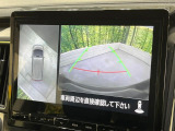 【全周囲カメラ】専用のカメラにより、上から見下ろしたような視点で360度クルマの周囲を確認することができます☆死角部分も確認しやすく、狭い場所での切り返しや駐車もスムーズに行えます。