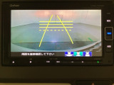 バックでの車庫入れも安心です! リアカメラが付いているバックモニター付のナビを装備しております。操作線もついており距離感も画面から確認できます。