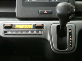インパネシフトで足元スッキリです。