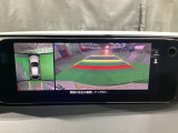 狭い場所での駐車やすれ違いなどでより的確な運転操作に役立つ360&deg;ビューモニターが装備されています。