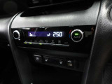 車内の温度管理に便利なオートエアコン☆