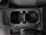 運転席左側にはドリンクホルダー、キーが収納できます。