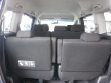 7人乗り・3列目アームレスト付
