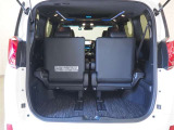 シートアレンジを変更すれば荷室も広々と活用が出来ます。
