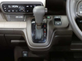 インパネシフトで足元スッキリです