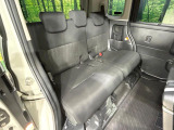 後部座席も気になるようなキズ・汚れやへたり等、大きなダメージはなく、良好な状態です。