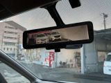 スマートルームミラーで後に人が乗っているときも視界を確保できます!