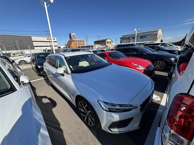 V60T5 モメンタム禁煙車 ワンオーナー 純正ナビ フルセグ
