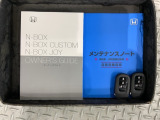 スマートキーは鍵をバッグに入れたままでもドアロックの開閉やエンジンのON・OFFができます。夜間や雨の日も鍵を探さなくて良いので便利です。