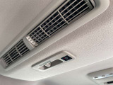 リアシーリングファンも付いておりますので、車内の空気の循環にも役立ちます。