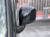 狭い駐車場でも安心。スイッチ操作だけでドアミラーの格納展開が可能。電動格納式リモコンドアミラー!