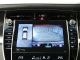 パノラミックビューモニター付きです。車両を上から見たような映像をディスプレイオーディオ画面に表示。運転席からの目視だけでは見にくい、車両周辺の状況をリアルタイムでしっかり確認できます。