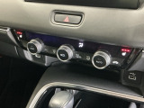 運転席/助手席シートヒーターで寒い日もすぐに温かくなり快適に過ごせます。3段階の温度調整が可能です